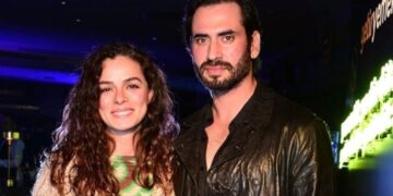 چهره بدون آرایش خانم بازیگر جلب توجه کرد.