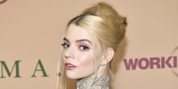 1679808430 عکس ماه عسل بازیگر زن آنیا تیلور جوی در ایتالیا