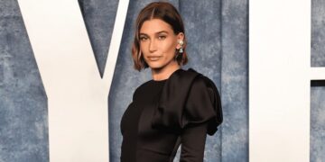 بازیگران در مهمانی پس از اسکار لباس‌های مجللی پوشیدند.