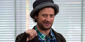 سر و وضع غیرقابل باور "علی صادقی" در دبی/ عکس