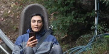 پز جنجالی شهربانو منصوریان با دسته های یورو در بانکوک