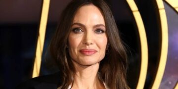 آنجلینا جولی سینما را بوسید و گذاشت کنار!