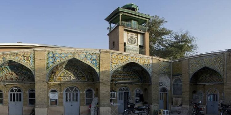 یکی از قدیمی‌ترین ساعت‌های واردشده به ایران در مسجد مشیرالسلطنه تهران
