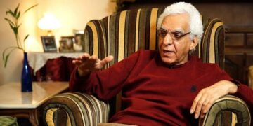 عکس عاشقانه ای از "کیومرث پور احمد" و همسرش که اشک همه را درآورد/ تصویر