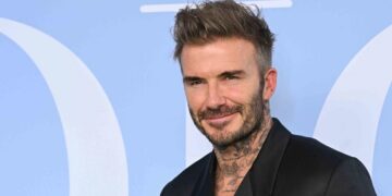 دیوید بکهام و پسرش را ببینید.