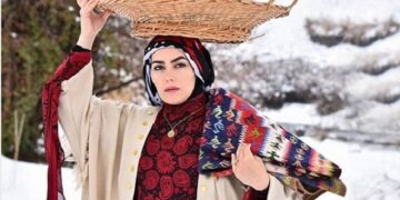 هدیه بازوند روژان نون. خ از برادرش رونمایی کرد.