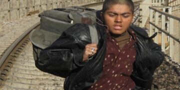 باورتان می شود این پسر همین "خانم بازیگر جذاب ایرانی" باشد/ عکس