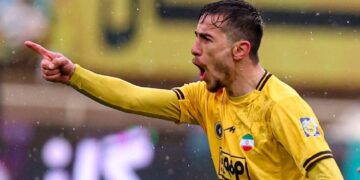 فرشاد احمدزاده و همسرش کیانا عکس فوق رمانتیکی گرفتند.