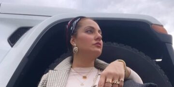 مهناز افشار سوپراستار مطرح ایرانی در اینستاگرامش تبلیغ فروش چمدان را انجام داد که این حرکتش سوژه شد.