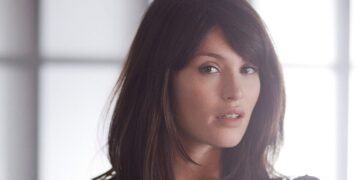 این بازیگر را تهدید به سکوت در مورد حقوق خود