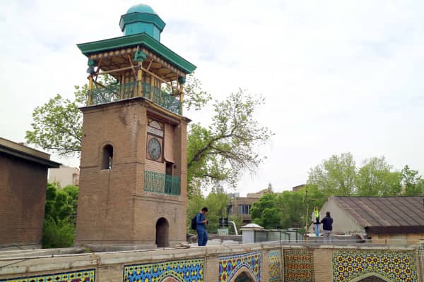 مسجد مشیرالسلطنه یکی از مساجد معروف تهران است