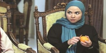 نیلوفر هوشمند در حال حاضر ۳۴ ساله و متاهل می باشد و او مدتها قبل با بازی کردن در فیلم لیسانسه ها توانست به معروفیت دست پیدا کند و توانمندی هایش دیده شود.