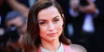 بازیگر نقش«زن شگفت انگیز» از آقای بازیگر حمایت کرد!