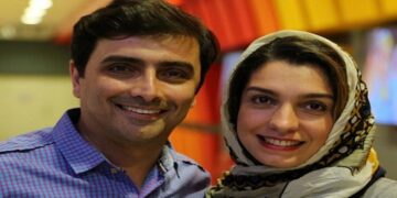 در سال 76 امین زندگانی و مینا لاکانی که هر دو بازیگر بودند بعد از آشنایی با هم ازدواج کردند اما این زوج بعد از مدتی از هم جدا شدند و مینا لاکانی به خارج مهاجرت کرد. مینا لاکانی در ایالت متحده آمریکا ساکن است.