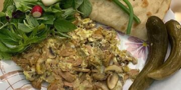 املت تن ماهی یک غذای بسیار ساده و خوشمزه است که می توانید آن را در زمان کوتاهی برای وعده صبحانه درست کنید.