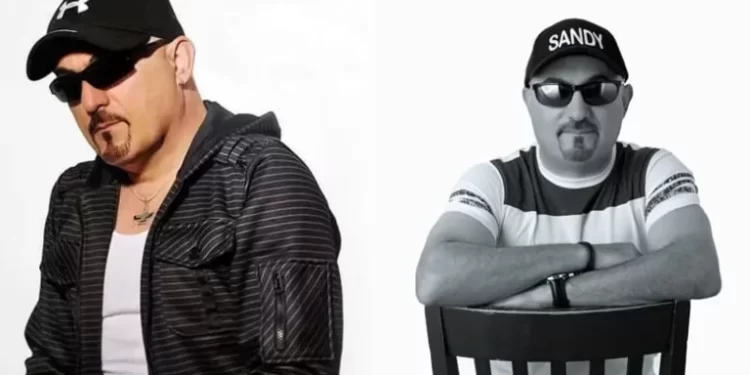 خواننده لس آنجلسی با پست کردن عکس خود نوشته: دست آقای سهیل درد نکنه. آرایشگر ماهر زنانه و مردانه در شهر اولم (Ulm) در آلمان با بیش از ۶۰ سال مهارت..