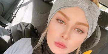 عکسی عجیب از مادر سحر قریشی بازیگری که مدتی است از ایران مهاجرت کرده با چهره ای پر آرایش و شبیه 20 ساله ها منتشر شد.