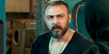 علی‌رضا کمالی بازیگر نقش رضا پروانه در سریال پوست شیر