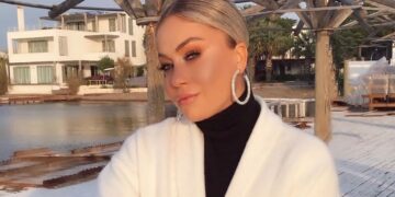 1685904676 ادعای جنجالی مدل زن نباید در جیبش باشد