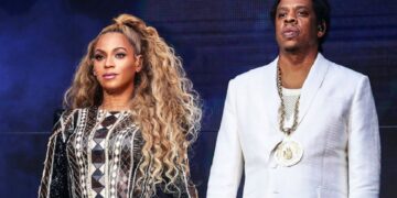 عمارت فوق لاکچری خانم خواننده و همسرش!