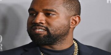 1686066856 استایل عجیب همسر کانیه وست در کلیسا محبوب شد