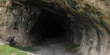 ۸۰۰ ایرانی غارنشین با سبک زندگی انسان‌های اولیه کشف شد.