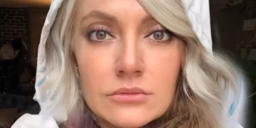 عکسی جالب و دیدنی مهناز افشار بازیگر مطرحی که مدتی است در آلمان زندگی می کند؛ در دوران دبیرستان با چهره ای متفاوت منتشر شد.