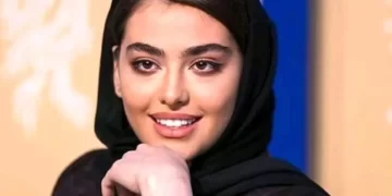 ریحانه پارسا بازیگر سابق سینما و تلویزیون یک استوری که حاوی تصویری از دوران کودکی خودش با لباس مدرسه است را منتشر کرد.