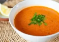 سوپ گل کلم غذایی بسیار مقوی و سال است که می توانید آن را برای وعده افطار هم استفاده کنید و از غذایی سبک و خوشمزه لذت ببرید.