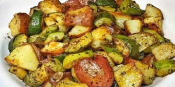 "خوراک کدو سبز با سیب زمینی"، غذایی لذیذ که مناسب وعده شام است!