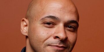 مایک باتایه فوت کرد