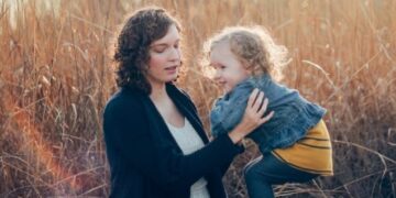 دختربچه خسارتی به آرایشگاه مادرش زد.