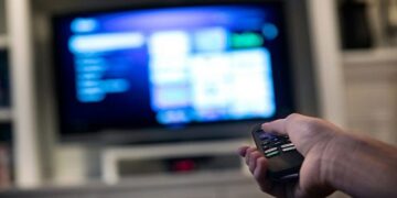 عکسی جالب و دیدنی از چهره فوق العاده زیبای پروانه معصومی بازیگر مطرح ایرانی در 40 سال قبل در فضای مجازی منتشر شد.