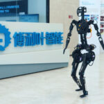 1689409827 768 ربات انسان نمای GR 1 به کمک سالمندان چینی می آید