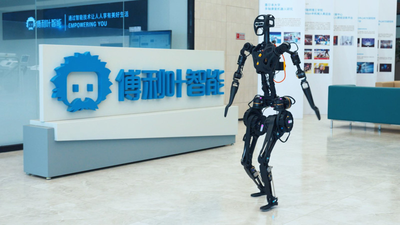 1689409827 768 ربات انسان نمای GR 1 به کمک سالمندان چینی می آید