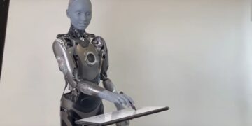 پیشرفته ترین ربات انسان نمای جهان نقاش می شود