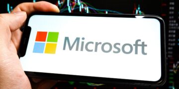 مایکروسافت از کاربران در مقابل اتهام نقض کپی رایت