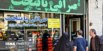 اصلاح قیمت دلار، پس از کاهش نرخ تورم| سیاست تثبیت نرخ ارز همچنان ادامه دارد