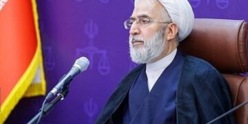 اقدامات تخریبی دشمن با شکست مواجه خواهد شد/ شرکت در انتخابات حق و وظیفه آحاد ملت است