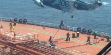 توقیف یک نفتکش آمریکایی توسط نیروی دریایی ارتش+ جزییات