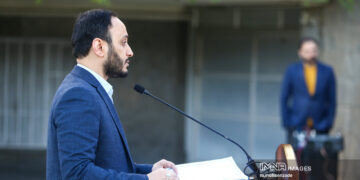 حق مأموریت سفرهای خارجی به صورت ریالی پرداخت می‌شود