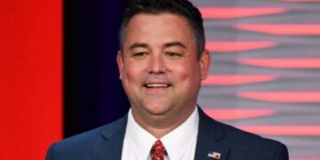 دبیرکل حزب جمهوری خواه فلوریدا پس از علنی شدن «اتهام تجاوز جنسی» برکنار شد