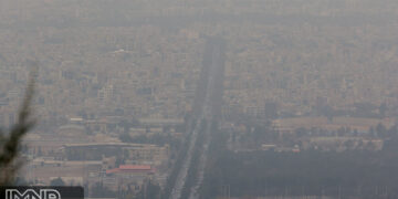 هوای اصفهان با ۱۵ منطقه و ۲ شهر قرمز و نارنجی، آلوده است