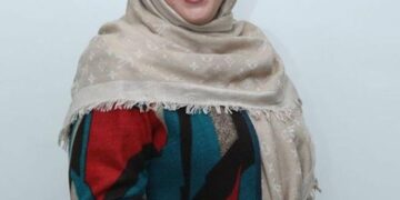 مردم هنوز مرا با لیسانسه‌ها می‌شناسند