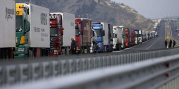 کامیون های ایرانی ممنوع/ ایران بازار کشور دیگری را به رقبا باخت؟