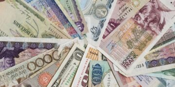 کاهش نرخ رسمی یورو و پوند ادامه دارد