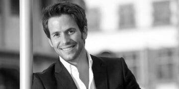 «کریستین الیور» بازیگر سریال هشدار برای کبرا ۱۱ درگذشت