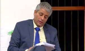 کری‌خوانی لیث نوبری برای کارشناس عمانی در حمایت از تیم ملی فوتبال/ ویدئو