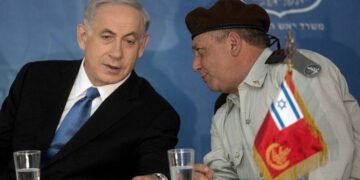 یک عضو کلیدی کابینه جنگ اسرائیل، نتانیاهو را متهم کرد که در مورد غزه حقیقت را نمی‌گوید