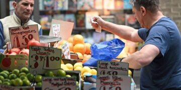 1710345871 نرخ بیکاری در انگلیس افزایش یافت